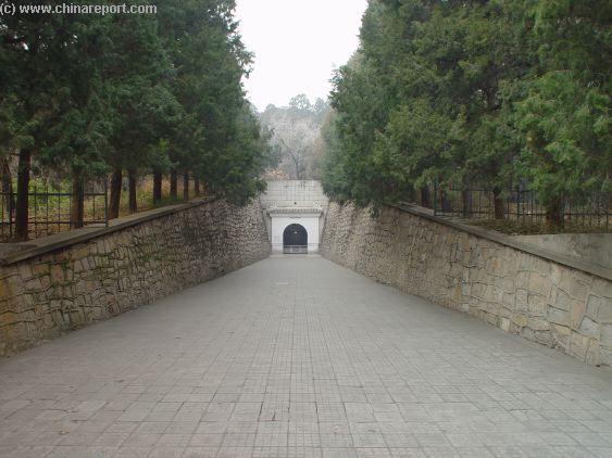 Enter the Underground Tomb Chambers of the Renzhong Emperor ...