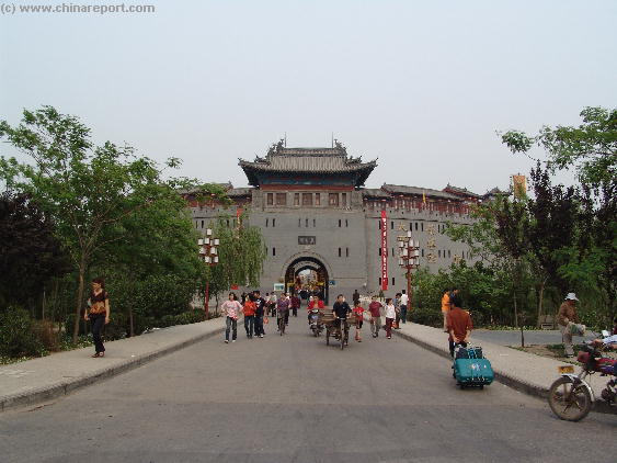 Browse around the Old Town & Gate