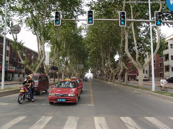 Walk the Main Boulevard o/t North Bank City