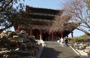 Head to Jingshan for Scenic Views and other Discoveries ..